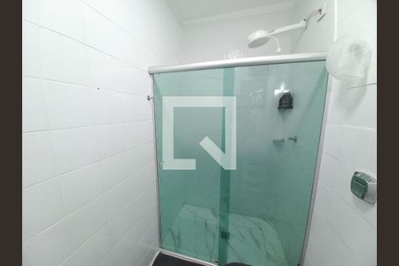 Banheiro de apartamento para alugar com 1 quarto, 50m² em Catiapoã, São Vicente