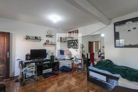 Casa à venda com 5 quartos, 192m² em São Lucas, São Paulo