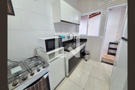 Cozinha de casa de condomínio para alugar com 2 quartos, 70m² em Princesa, Praia Grande