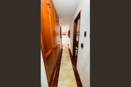 Corredor de casa à venda com 7 quartos, 400m² em Taquara, Rio de Janeiro
