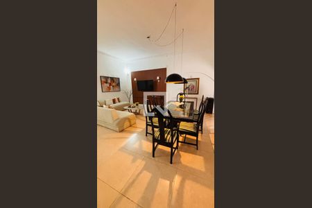 Sala de casa à venda com 7 quartos, 400m² em Taquara, Rio de Janeiro