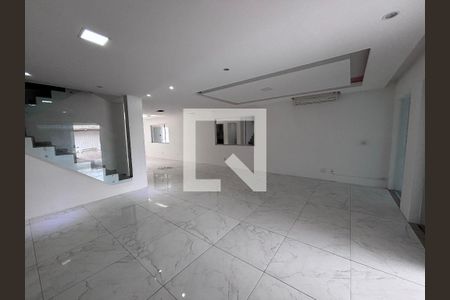 Sala de casa de condomínio para alugar com 4 quartos, 329m² em Recreio dos Bandeirantes, Rio de Janeiro