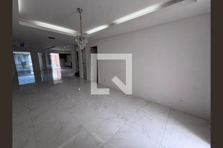 Sala de casa de condomínio para alugar com 4 quartos, 329m² em Recreio dos Bandeirantes, Rio de Janeiro