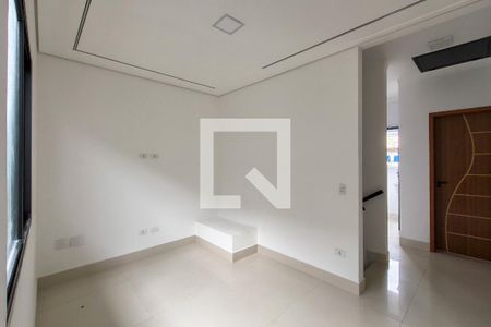 Sala de casa de condomínio para alugar com 2 quartos, 65m² em Maracanã, Praia Grande