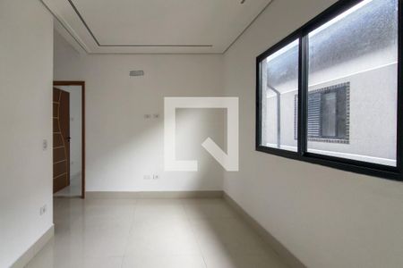 Sala de casa de condomínio para alugar com 2 quartos, 65m² em Maracanã, Praia Grande