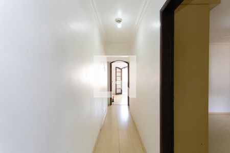 Corredor  de casa à venda com 3 quartos, 200m² em Vila Aurea, São Paulo