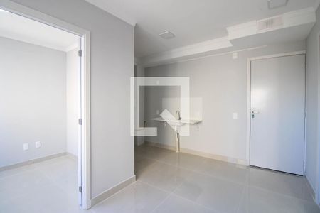 Sala/Cozinha de apartamento para alugar com 2 quartos, 33m² em Vila Suzana, São Paulo