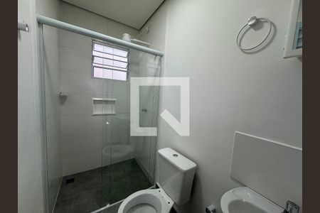 Banheiro de casa para alugar com 1 quarto, 25m² em Km 18, Osasco