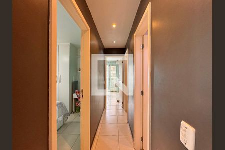 Corredor de apartamento para alugar com 3 quartos, 92m² em Recreio dos Bandeirantes, Rio de Janeiro