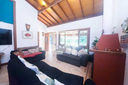 sala de visitas  / lareira  de casa de condomínio à venda com 4 quartos, 350m² em Retiro do Chale, Brumadinho