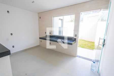 cozinha de casa à venda com 2 quartos, 110m² em Parque Xangri-lá, Contagem