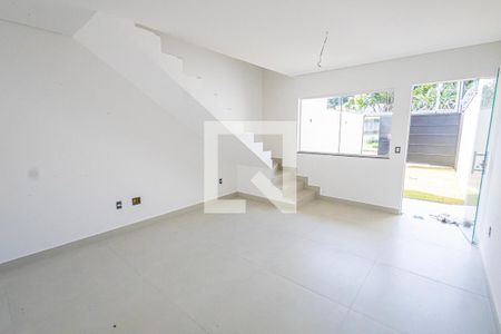 sala de casa à venda com 2 quartos, 100m² em Parque Xangri-lá, Contagem