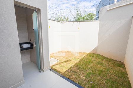 area de serviço de casa à venda com 2 quartos, 100m² em Parque Xangri-lá, Contagem