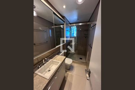 Banheiro de apartamento para alugar com 2 quartos, 77m² em Petrópolis, Porto Alegre