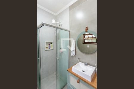 Banheiro suite de casa para alugar com 3 quartos, 200m² em Vila Serralheiro, São Paulo