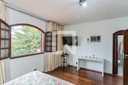 Suite de casa para alugar com 3 quartos, 200m² em Vila Serralheiro, São Paulo