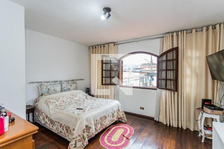 Suite de casa para alugar com 3 quartos, 200m² em Vila Serralheiro, São Paulo