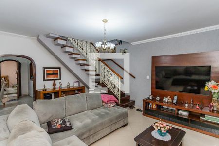 Casa para alugar com 3 quartos, 300m² em Vila Serralheiro, São Paulo