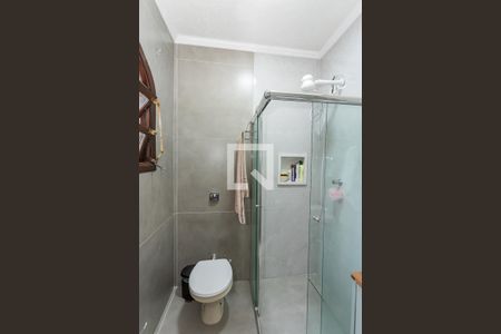 Banheiro suite de casa para alugar com 3 quartos, 200m² em Vila Serralheiro, São Paulo