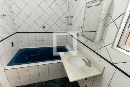 Banheiro Corredor de casa para alugar com 2 quartos, 120m² em Jardim Faria Lima, São Paulo