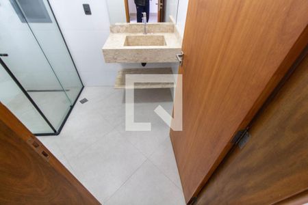 BANHEIRO DA SUITE 1 de casa de condomínio para alugar com 2 quartos, 89m² em Chácara Primavera, Campinas