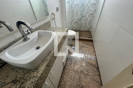 Banheiro social de apartamento à venda com 3 quartos, 191m² em Tauá, Rio de Janeiro