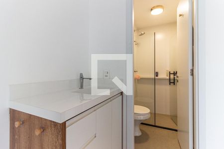 Banheiro social de kitnet/studio à venda com 1 quarto, 24m² em Higienópolis, São Paulo