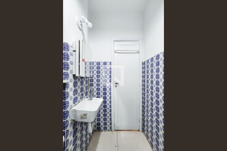 Banheiro  de kitnet/studio para alugar com 1 quarto, 25m² em Tijuca, Rio de Janeiro