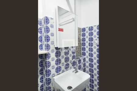Banheiro  de kitnet/studio para alugar com 1 quarto, 25m² em Tijuca, Rio de Janeiro