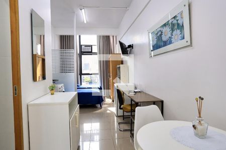 Sala/Cozinha de kitnet/studio para alugar com 1 quarto, 26m² em Lourdes, Belo Horizonte