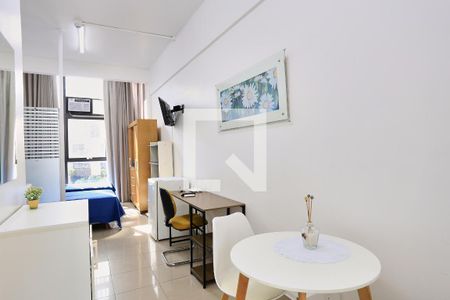 Sala/Cozinha de kitnet/studio para alugar com 1 quarto, 26m² em Lourdes, Belo Horizonte