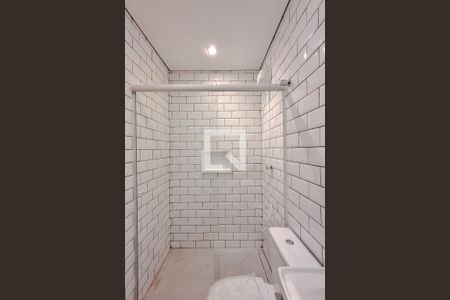 Banheiro de kitnet/studio para alugar com 1 quarto, 17m² em Vila Mariana, São Paulo