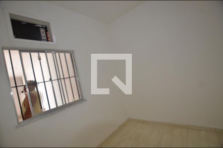Quarto 1 de casa para alugar com 2 quartos, 80m² em Rocha Miranda, Rio de Janeiro