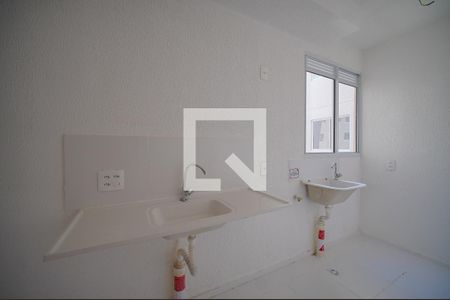 Cozinha e Área de Serviço de apartamento para alugar com 2 quartos, 42m² em Ipanema, Porto Alegre
