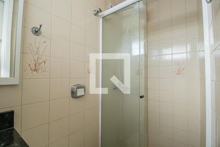 Banheiro de apartamento para alugar com 1 quarto, 20m² em Cristo Rei, Curitiba