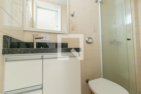 Banheiro de apartamento para alugar com 1 quarto, 20m² em Cristo Rei, Curitiba