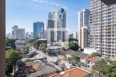 Sala/Cozinha - Vista de apartamento para alugar com 1 quarto, 28m² em Pinheiros, São Paulo