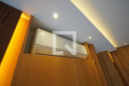 Sala de casa à venda com 4 quartos, 350m² em Vila Mariana, São Paulo