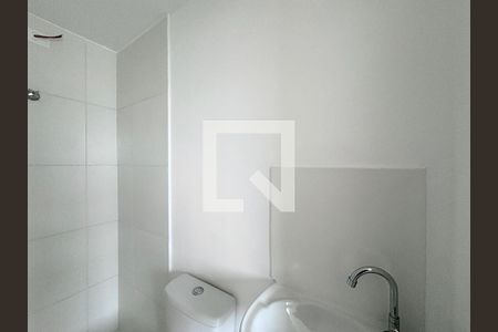 Banheiro de kitnet/studio para alugar com 1 quarto, 17m² em Vila Arcadia, São Paulo