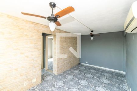 Sala de apartamento para alugar com 2 quartos, 50m² em Cordovil, Rio de Janeiro