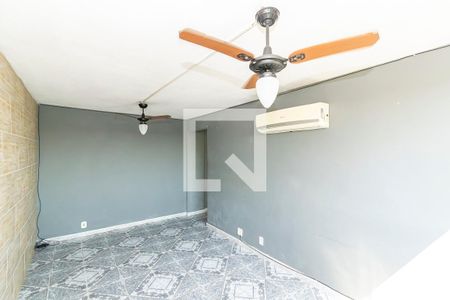 Sala de apartamento para alugar com 2 quartos, 50m² em Cordovil, Rio de Janeiro