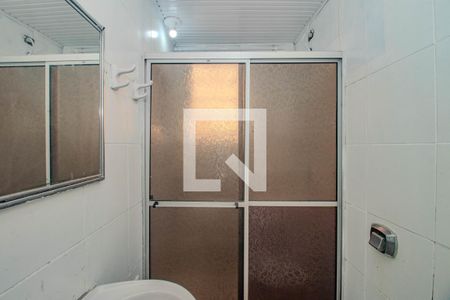 Banheiro de apartamento para alugar com 1 quarto, 60m² em Humaitá, Porto Alegre