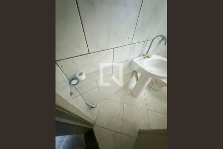 Banheiro de casa à venda com 2 quartos, 96m² em Parque São Pedro, Belo Horizonte