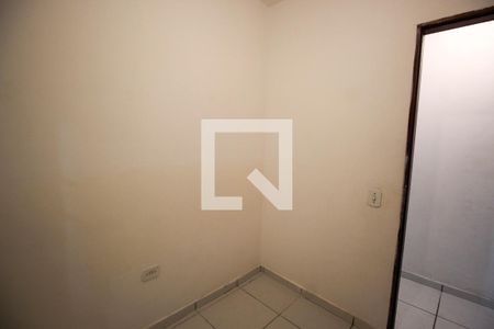 Quarto 2 de casa para alugar com 2 quartos, 70m² em Jardim Três Marias, Taboão da Serra
