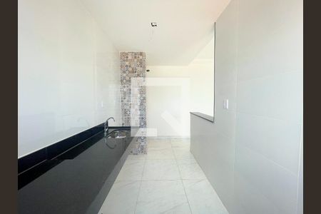 Cozinha de apartamento à venda com 2 quartos, 45m² em Santa Monica, Belo Horizonte