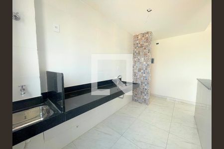 Cozinha de apartamento à venda com 2 quartos, 45m² em Santa Monica, Belo Horizonte