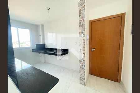 Cozinha de apartamento à venda com 2 quartos, 45m² em Santa Monica, Belo Horizonte