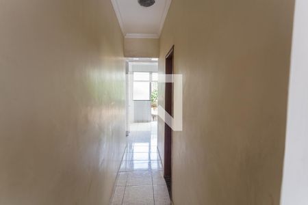 Corredor de casa à venda com 4 quartos, 233m² em Carvalho de Brito, Belo Horizonte