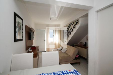 Sala de casa de condomínio para alugar com 2 quartos, 52m² em Quinta dos Angicos, Cotia