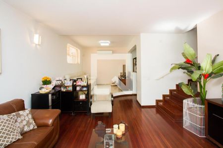 Casa à venda com 3 quartos, 152m² em Parque Colonial, São Paulo